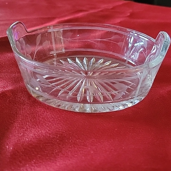 Vintage etched glass candy dish - Picture 4 of 4